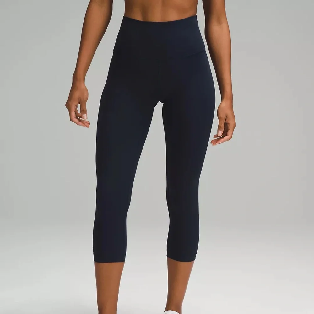 Wunder Under HR Crop 21” Navy Leggings - Picture 1 of 3